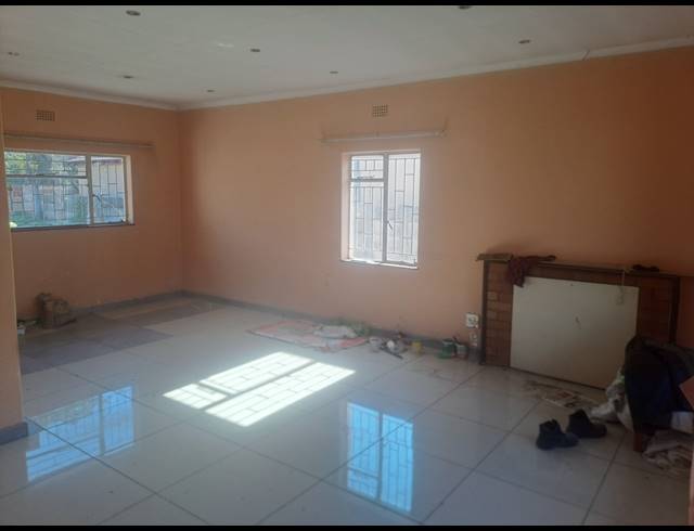 3 BEDROOM HOUSE FOR SALE IN OOS EINDE